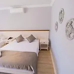 Отель Icarus