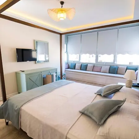 Icarus Hotel 3*