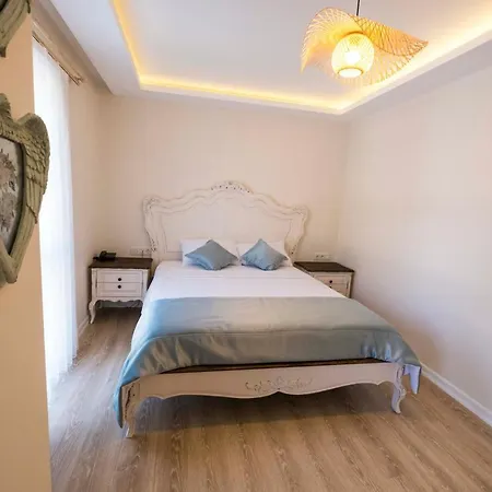 Icarus Hotel 3*
