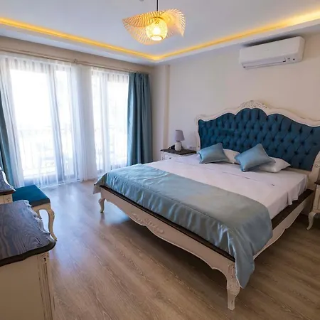 Icarus Hotel