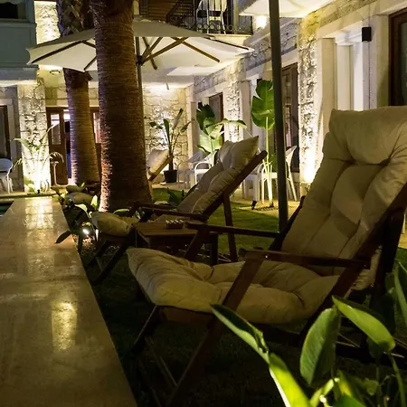 Icarus Hotel 3*
