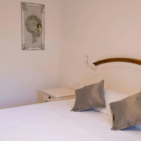 Icarus Hotel 3*