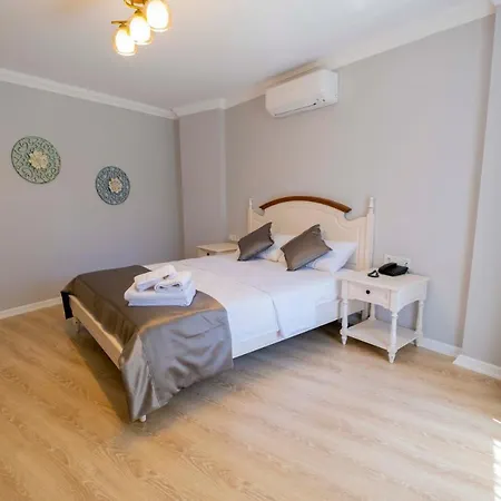 Icarus Hotel