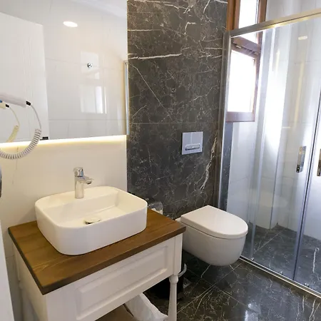 Icarus Hotel